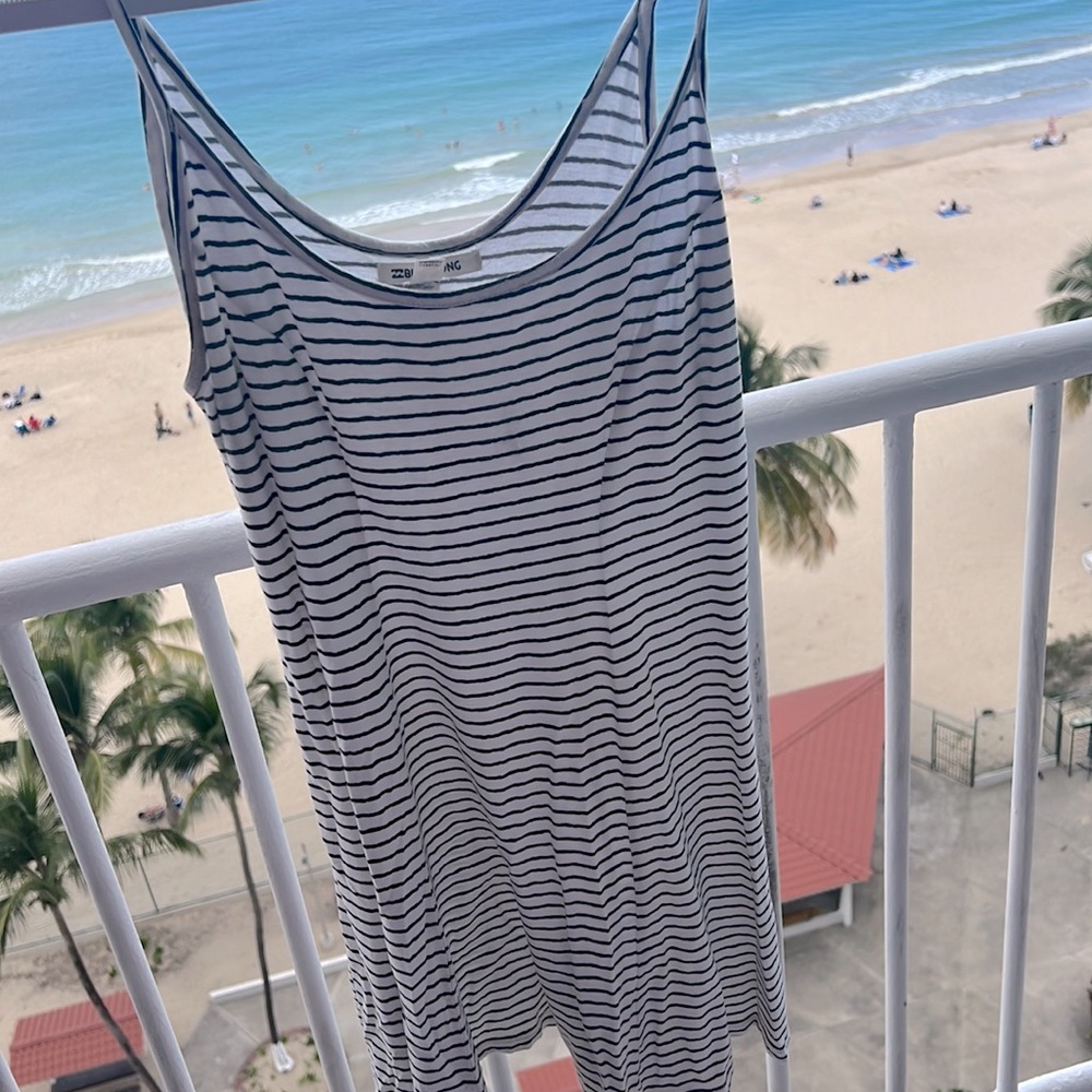 Adorable billabong dress or coverup